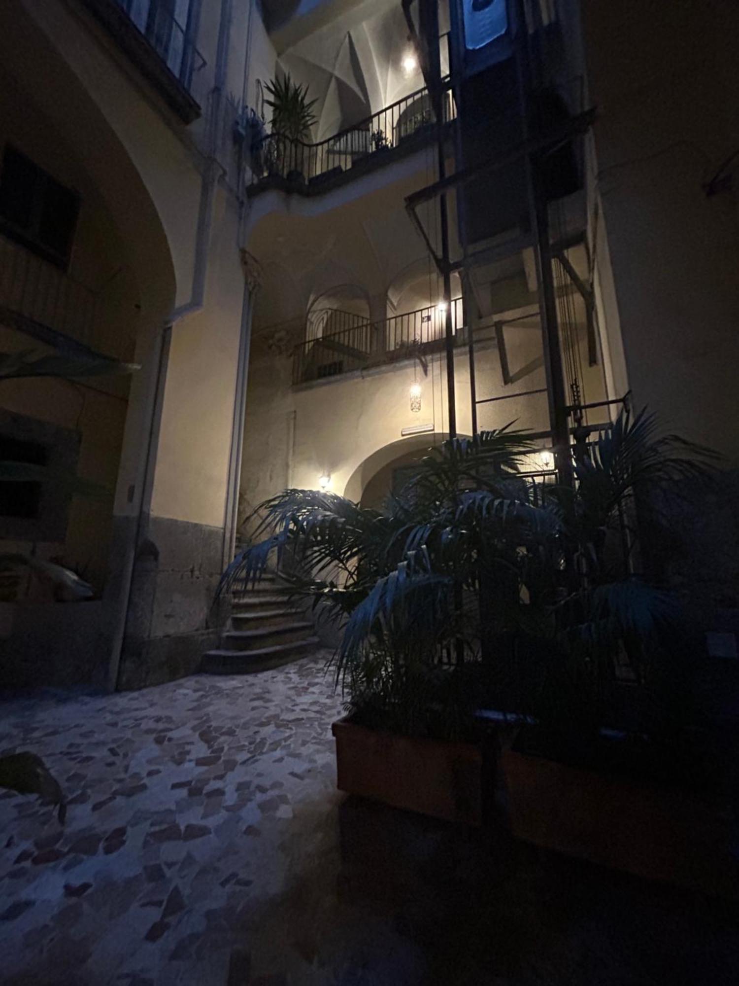 Anni Apartment Chiaia Napels Buitenkant foto