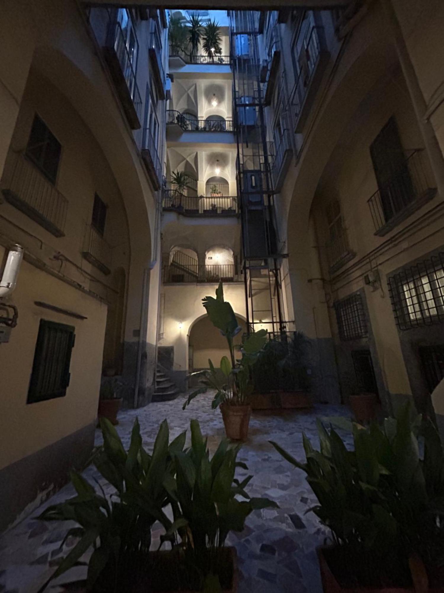 Anni Apartment Chiaia Napels Buitenkant foto